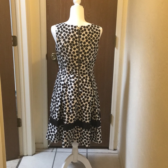 White and black polk-a-dot A-line dress - Picture 2 of 3